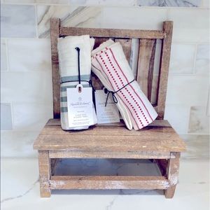 **SOLD ON MERCARI** 2 Hearth & Hand Flour Sack Kitchen Towels